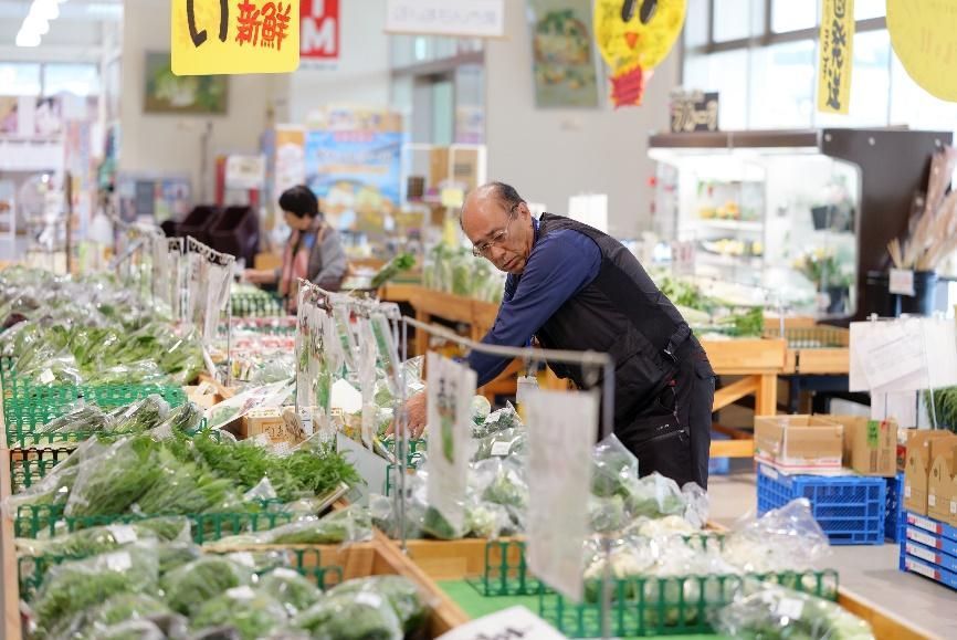 美菜恋来屋スタッフと農家さんとのコミュニケーション風景